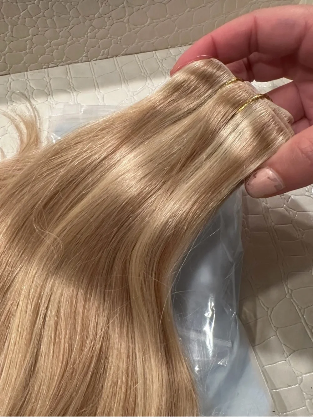 20” Dirty Blonde 18/22 Invisible Edge Clip in Human Hair Extensions 110g 7pc TB5